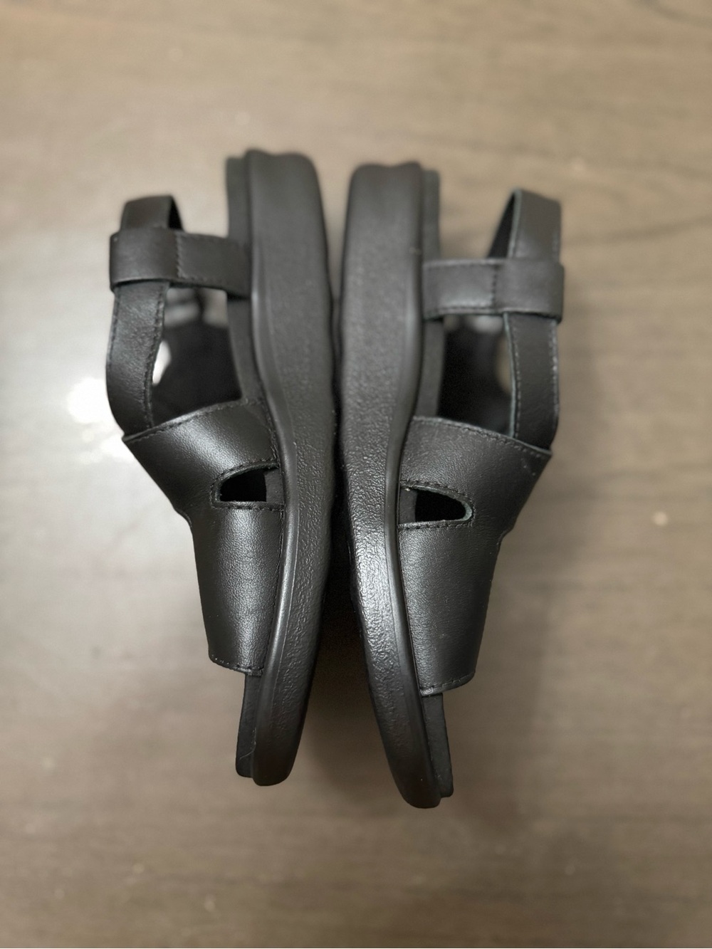 SAS Black Leather Cross-Strap Sandals - Picture 4 of 11
